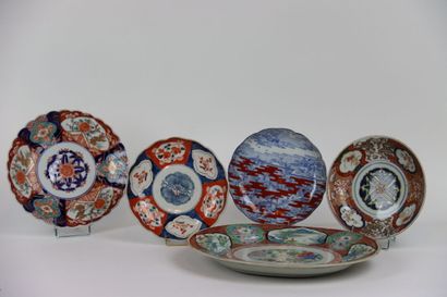 A polylobed dish in IMARI porcelain with...