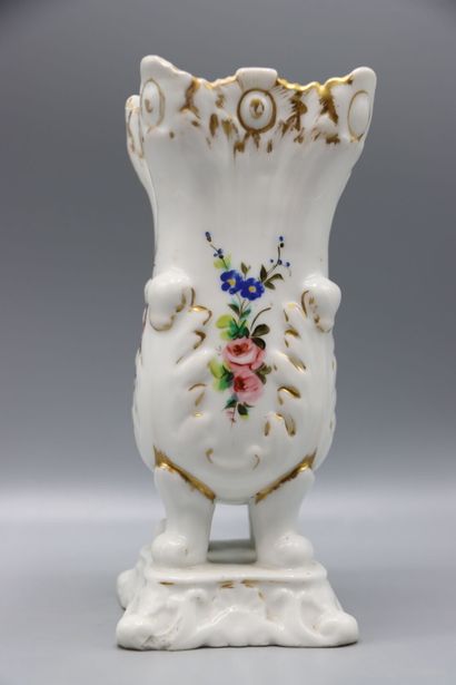 PAIRE DE VASES de mariée en porcelaine de...