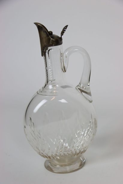 Paire de carafes en cristal à montures en...