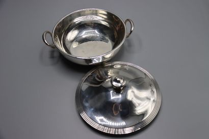 CHRISTOFLE. Une saucière avec un petit saladier...