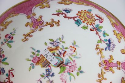 Porcelaine de MINTON : une assiette à dessert...