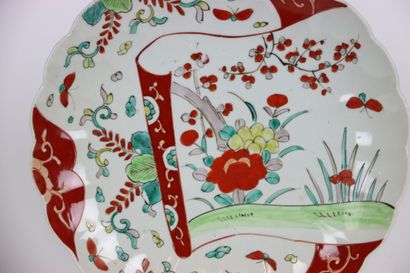 JAPAN. A poly-lobed dish in Imari porcelain...