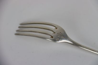 Réunion de deux fourchettes et de deux cuillères...