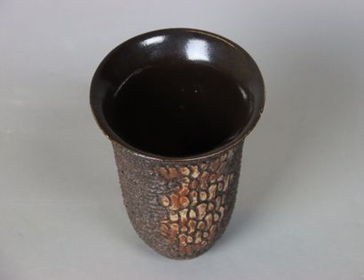 R.H PINCHON Vase en faïence vernissé et craquelé....