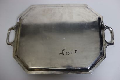 SILVER. Silver tray. Net weight: 2452g.