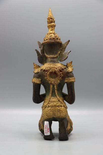 ASIA (THAILAND) : Kneeling Buddha in prayer,...