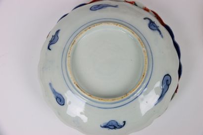 JAPAN. Meeting of five plates in Imari porcelain...