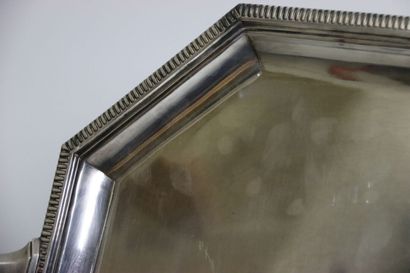 SILVER. Silver tray. Net weight: 2452g.