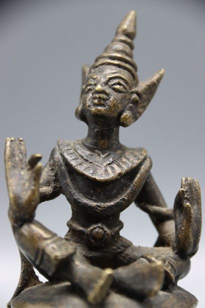 ASIA : BURMA Sculpture representing a Burmese...