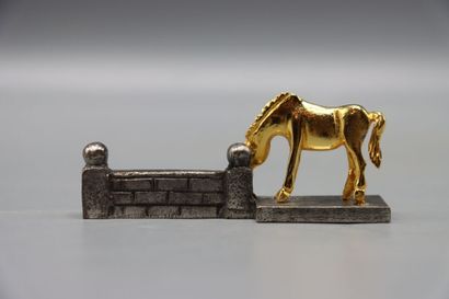 12 knife holders golden horses and silver...