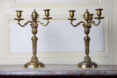PAIRE DE CANDÉLABRES
in chased and gilded...