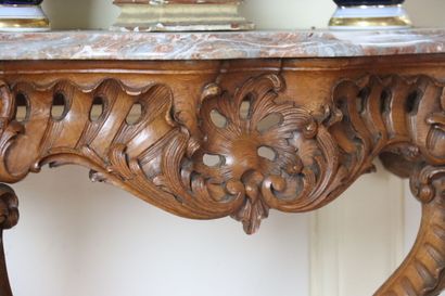 Console en chêne mouluré et sculpté
with...