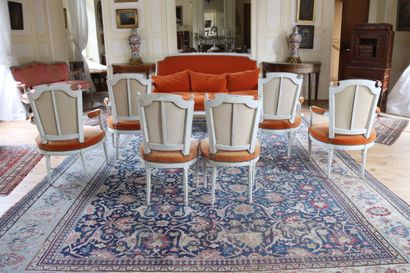 Mobilier de salon en bois sculpté
with richly...