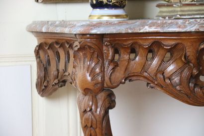 Console en chêne mouluré et sculpté
with...