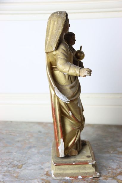 Vierge
en bois sculpté et doré. Hauteur :...