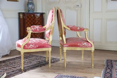 Mobilier de salon en bois sculpté et doré
composed...