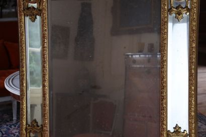 Miroir à parcloses en bois sculpté et stuc...