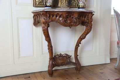 Console en chêne mouluré et sculpté
with...