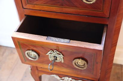 Petite commode de maîtrise en bois de rose...