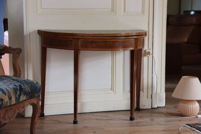 TABLE DEMI-LUNE
in mahogany and mahogany...