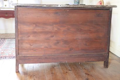 Commode en placage de palissandre et bois...