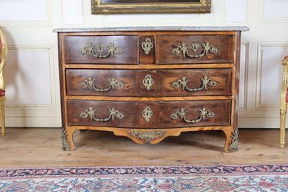 Commode en placage de palissandre et bois...