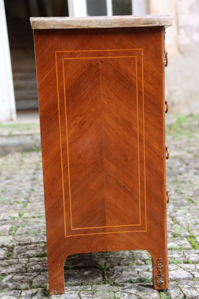 Meuble de maitrise 
Petit chiffonnier à 4...