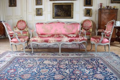 Mobilier de salon
composed of 2 large armchairs...