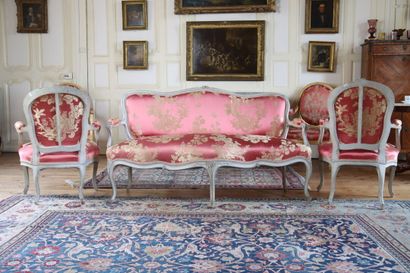 Mobilier de salon
composed of 2 large armchairs...