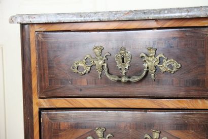 Commode en placage de palissandre et bois...