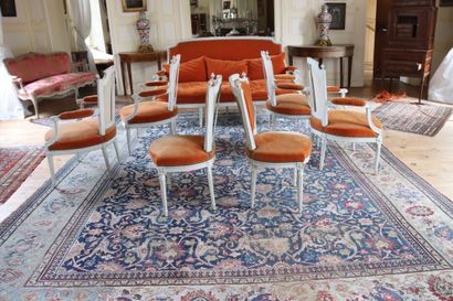 Mobilier de salon en bois sculpté
with richly...