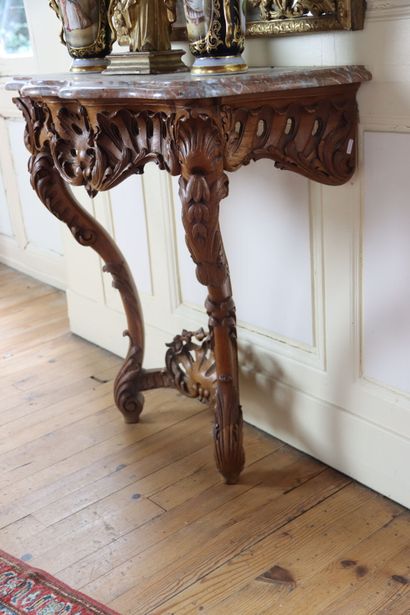Console en chêne mouluré et sculpté
with...