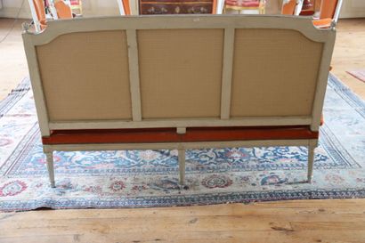 Mobilier de salon en bois sculpté
with richly...