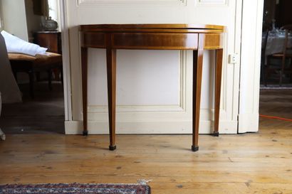 TABLE DEMI-LUNE
in mahogany and mahogany...