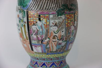 CHINA. Large baluster vase in enamelled porcelain...