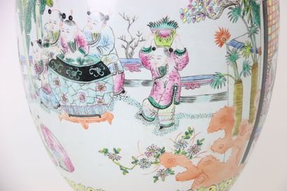 CHINA. Large baluster vase in enamelled porcelain...