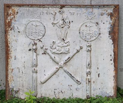 Plaque de cheminée. Deux colonnes datées...