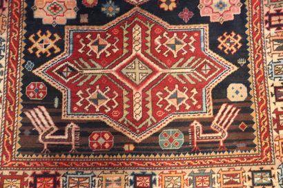 Carpet. Dimensions: 175 x 122cm