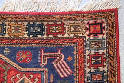 Carpet. Dimensions: 175 x 122cm