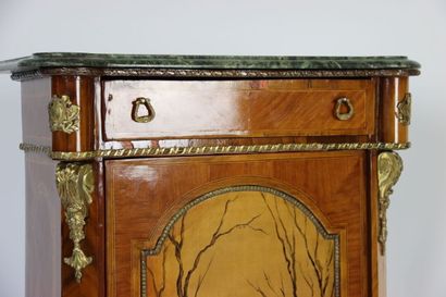 Meuble d'appui ou confiturier en bois peint...