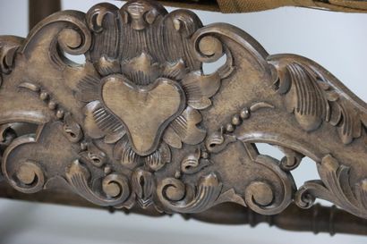 Réunion de deux fauteuils et d'un canapé...