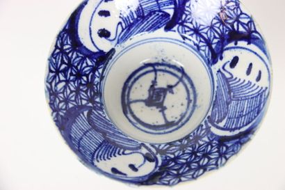 CHINA: Meeting of 4 blue and white ceramic...