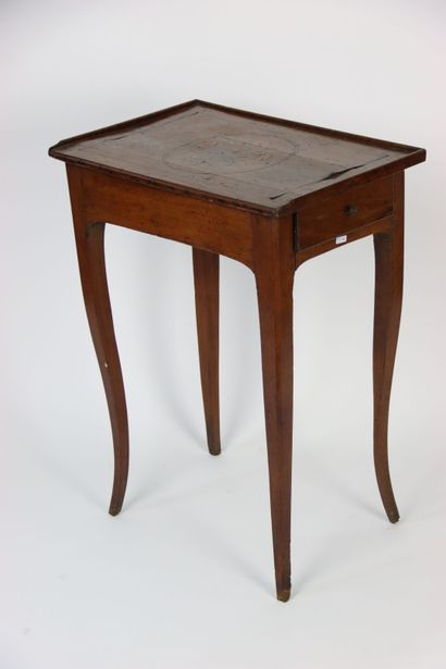 Table à jeux en bois de placage marqueté...