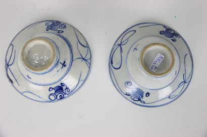 CHINA: Meeting of 4 blue and white ceramic...