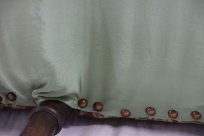Réunion de deux fauteuils et d'un canapé...