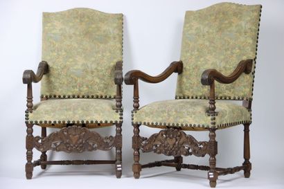 Réunion de deux fauteuils et d'un canapé...