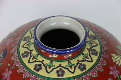 Large colonial vase in red enamel with floral...