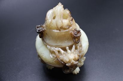 CHINA. Covered pot in stone of lard. It rests...