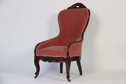 Fauteuil en bois mouluré et sculpté. Garniture...