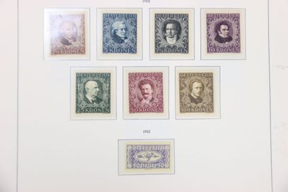 STAMPS. Collection of Austria in Leuchtturm...
